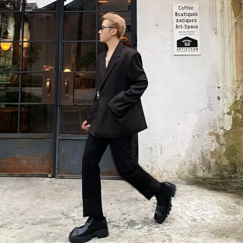Nueva primavera y otoño net chaquetas de traje de moda para hombres con bloqueo de metal, diseño avanzado, traje casual suelto, top