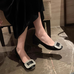 春の浅い靴の黒い船の靴の方のボタンのドリルの太さと中と瓢箪の靴の太さと平底rvの結婚靴の女性