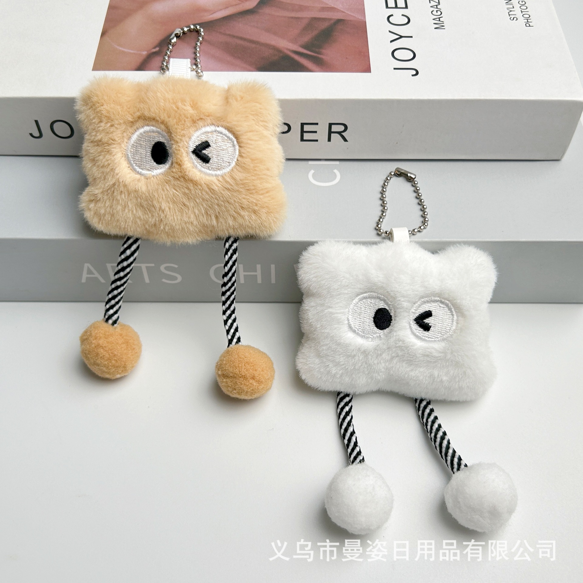 Plush long-legged cookie cute doll keychains for wholesale bags and accessories for street vendors and claw machine dolls