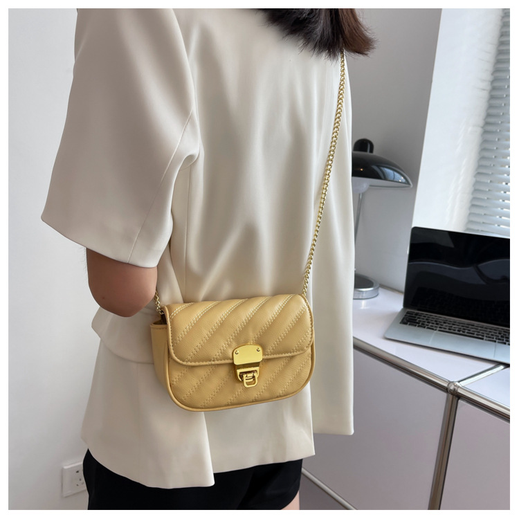 New Fashion Solid Color Rhombus Chain Crossbody Simple Shoulder Messenger Bag display picture 3