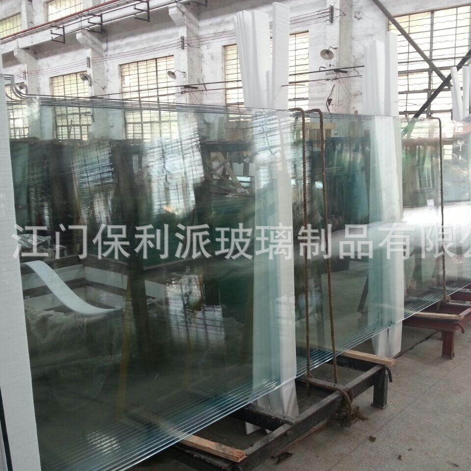 厂家供应12mm专业深加工钢化透明玻璃，可按照客户要求订 定 做
