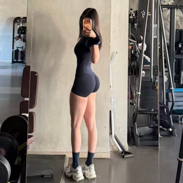 Popular color, regular shoulder, round neck, short-sleeved, quick-dry, breathable, slim-fit yoga top with high-waisted, butt-lifting, comfortable, "nude-feel" shorts