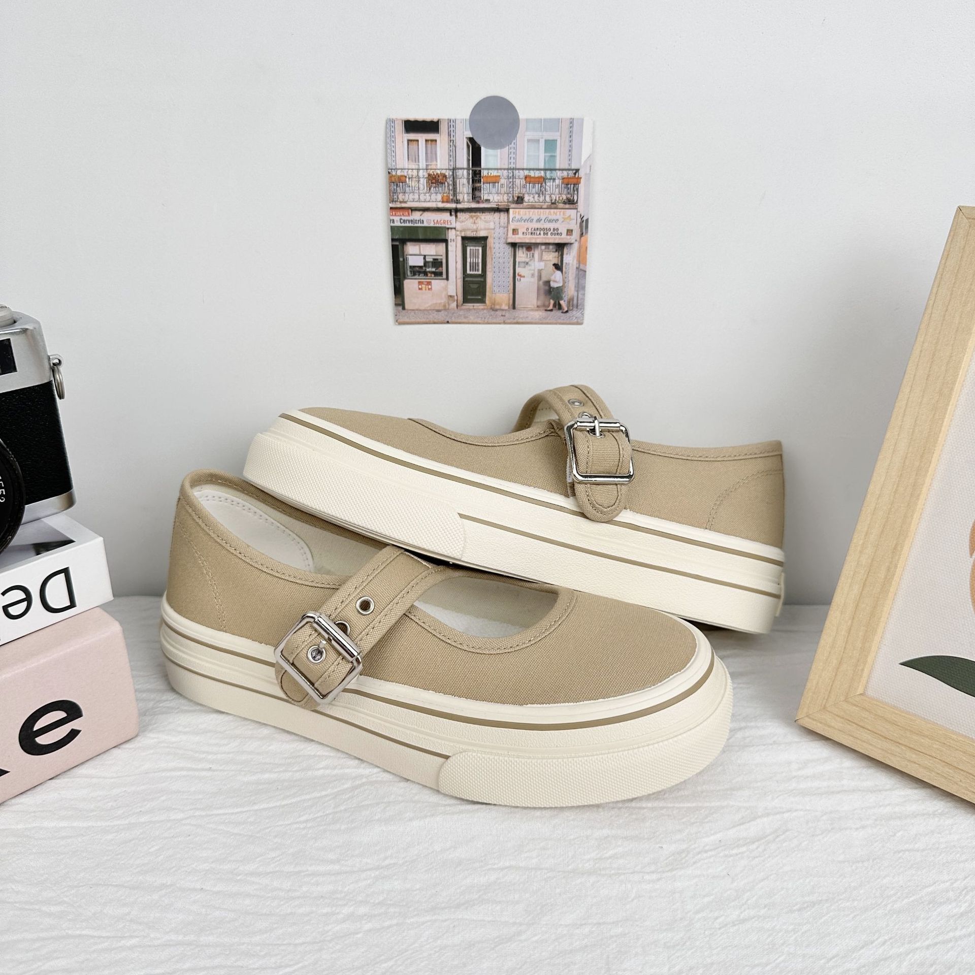 6661 zapatos gruesos de primavera y verano para mujeres 2025, nuevos zapatos de lona perezosos casuales de botón