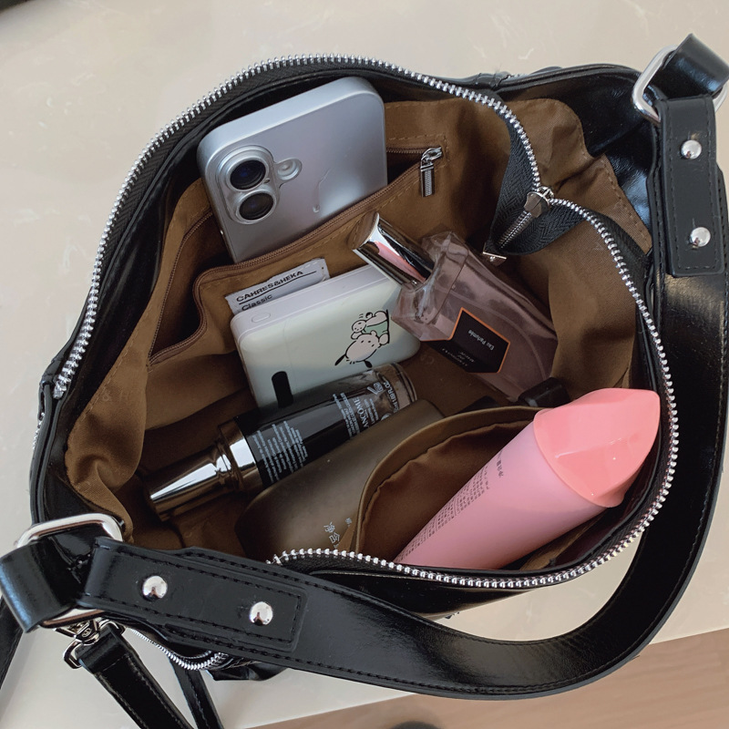 Transfronterizos suaves retro bolsas de brazo portátiles mujeres otoño y invierno 2025 nueva moda versátil bolsas de hombro bolsas de transporte