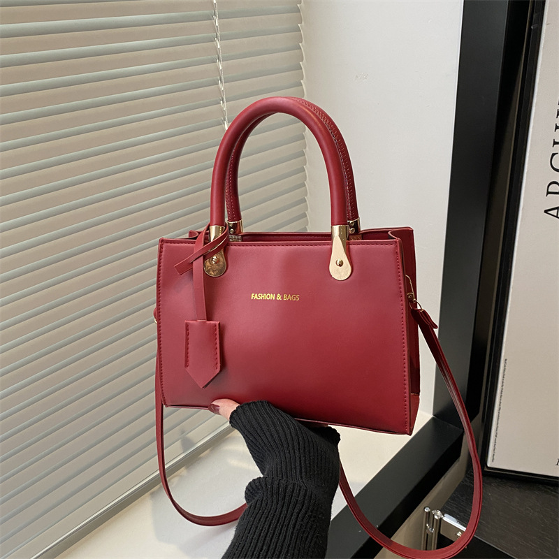 Bolso de mano para mujeres 2024 nueva moda de invierno para viajar bolso cuadrado bolso especial de aire extranjero bolso de hombro simple de viento