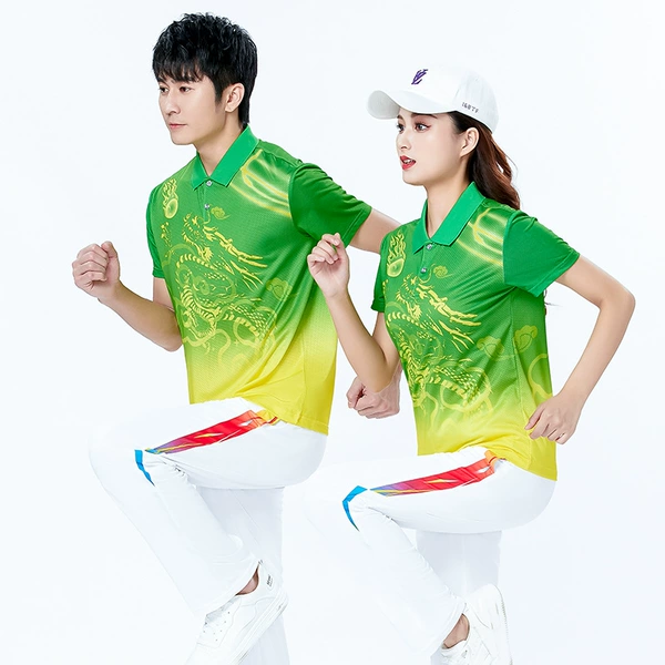 White trousers, with short sleeve