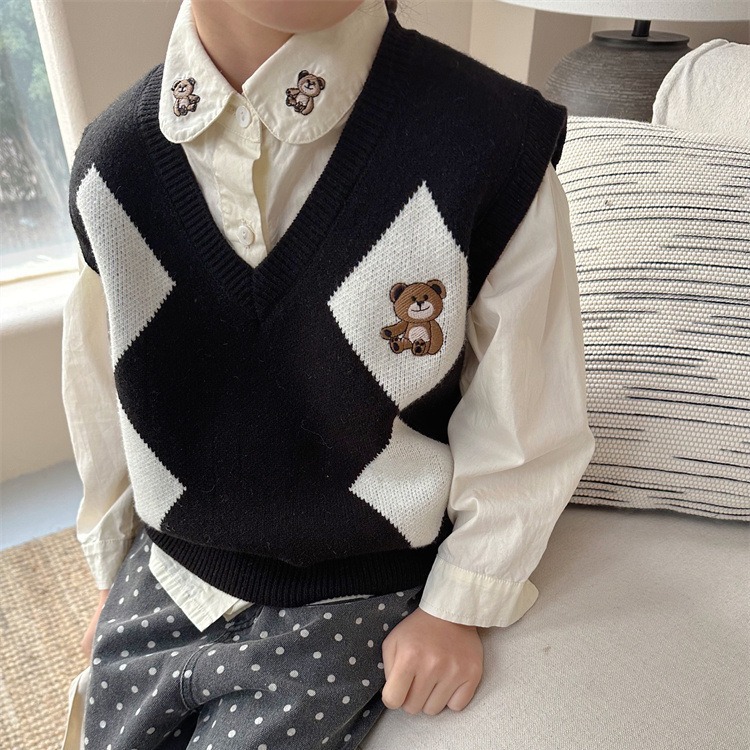 Zuo Xiaoran ropa para niños 2024 ropa de primavera camisa para niños solapa de manga larga Oso de dibujos animados bordado camisa blanca