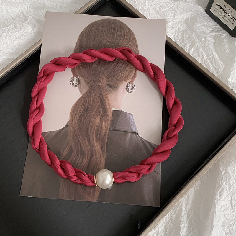 Pañuelo de seda con collar de perlas tortas Primavera y verano Nuevos productos Temperamento de moda Decoración multifuncional Pañuelo de seda con hebilla magnética para mujer