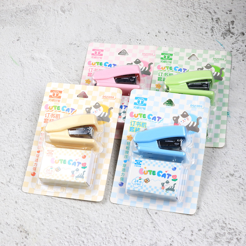 Tianzhuo 만화 휴대용 미니 스테이플러 세트 학생 귀여운 작은 스테이플러 사무용품 바인딩 기계