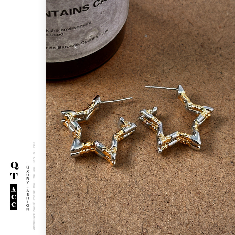 Personalidad original de los nuevos productos ins FengLiu orejas pentagonal doble forma de oro blanco contraste diseño pernos de orejas