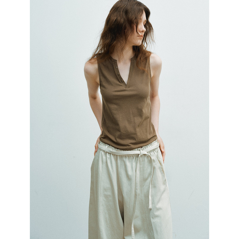 【Dai He】Summer New Casual Henley Collar Solid Color Slim Fit Simple Versatile Sleeveless T-Shirt Top H61015 【Dai He】Summer New Casual Henley Collar Solid Color Slim Fit Simple Versatile Sleeveless T-Shirt Top H61015