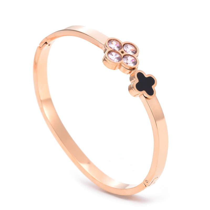 Pulsera de trébol de cuatro hojas con piedras preciosas en polvo de oro rosa