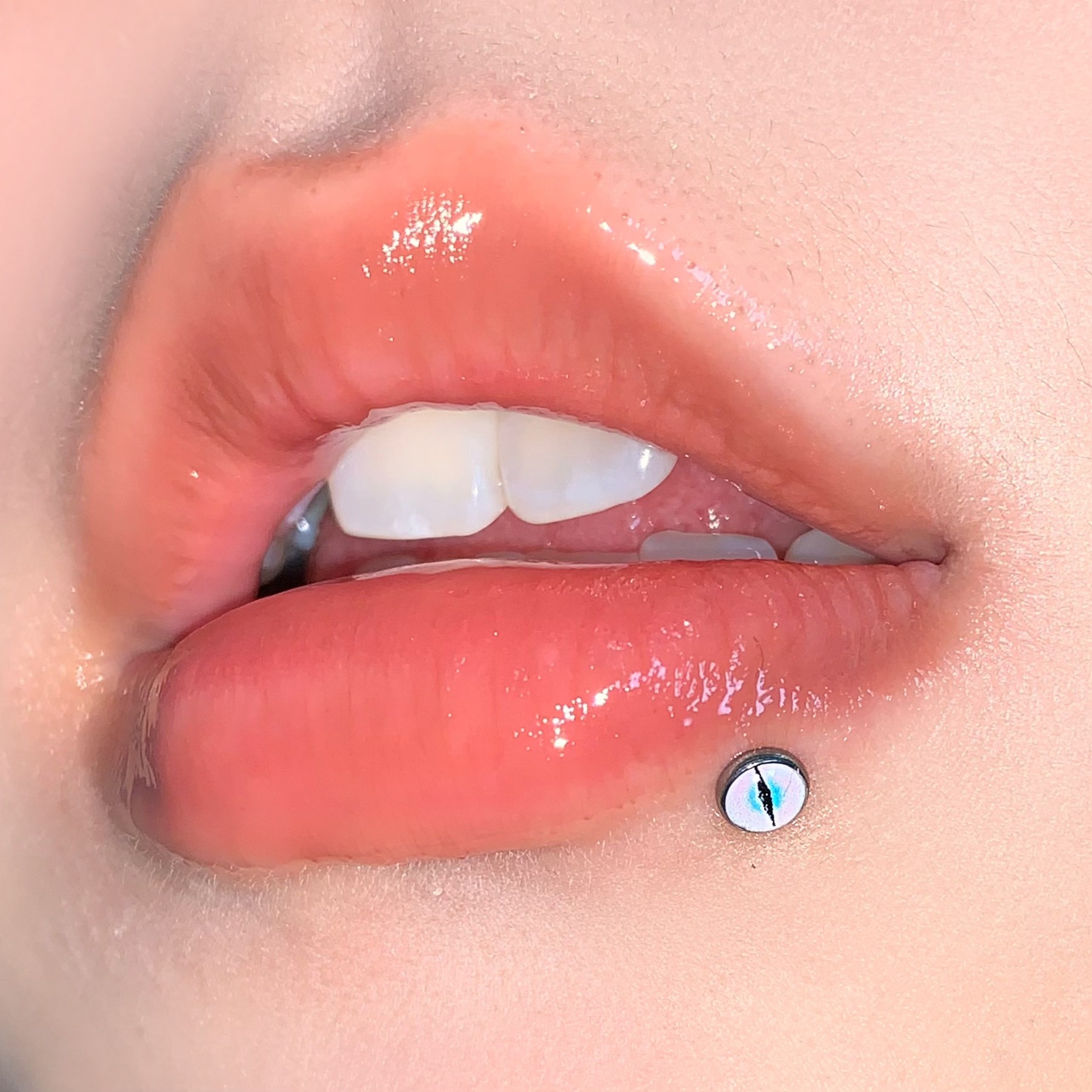 Silver pointed spike labret stud material detail