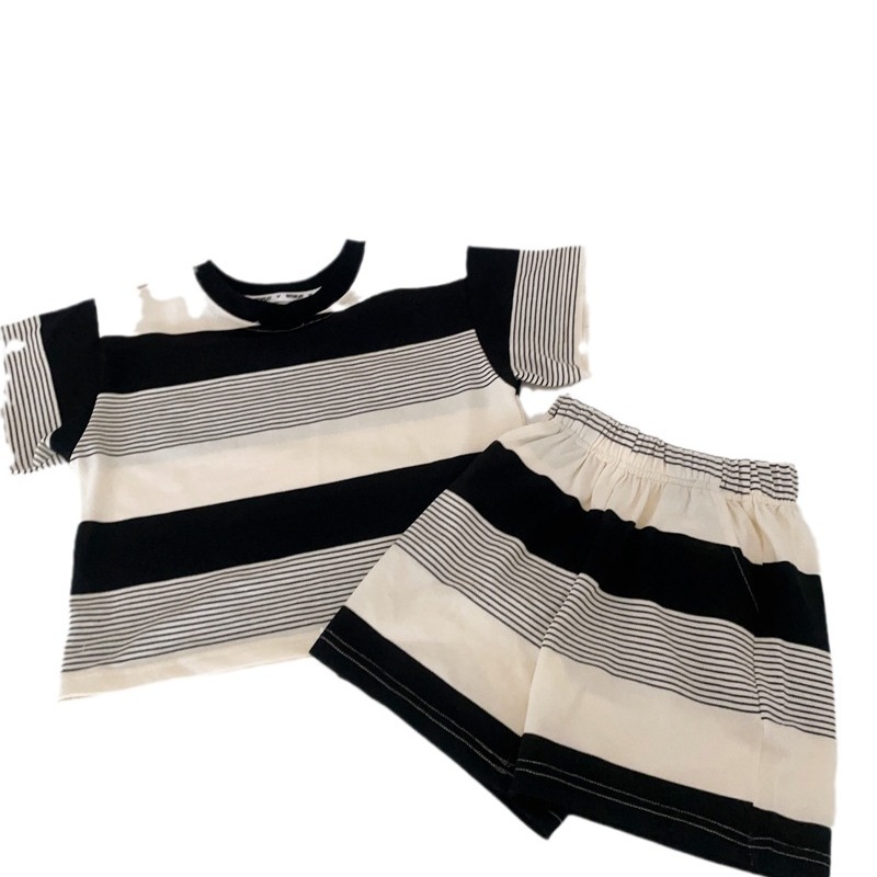 Jugar juntos ropa de padre-hijo una familia de tres y cuatro ropa de familia niños y niñas traje de rayas de moda T23X88