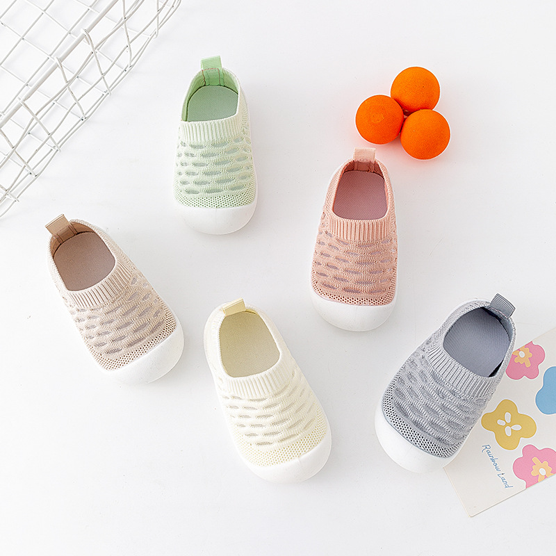 Zapatos para bebés con suela suave de malla de verano nuevos zapatos infantiles antiodorizantes zapatos antideslizantes para bebés