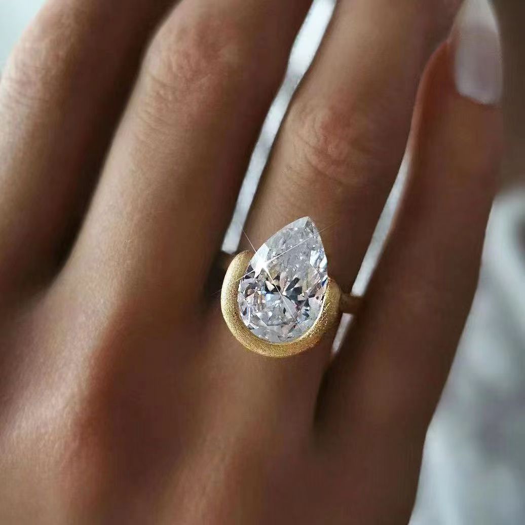 Niche Classic High-end Sense Brushed Sense Exaggerated Drop Diamond Personalized Retro Curve Ring Women's Proposal Ring Gift