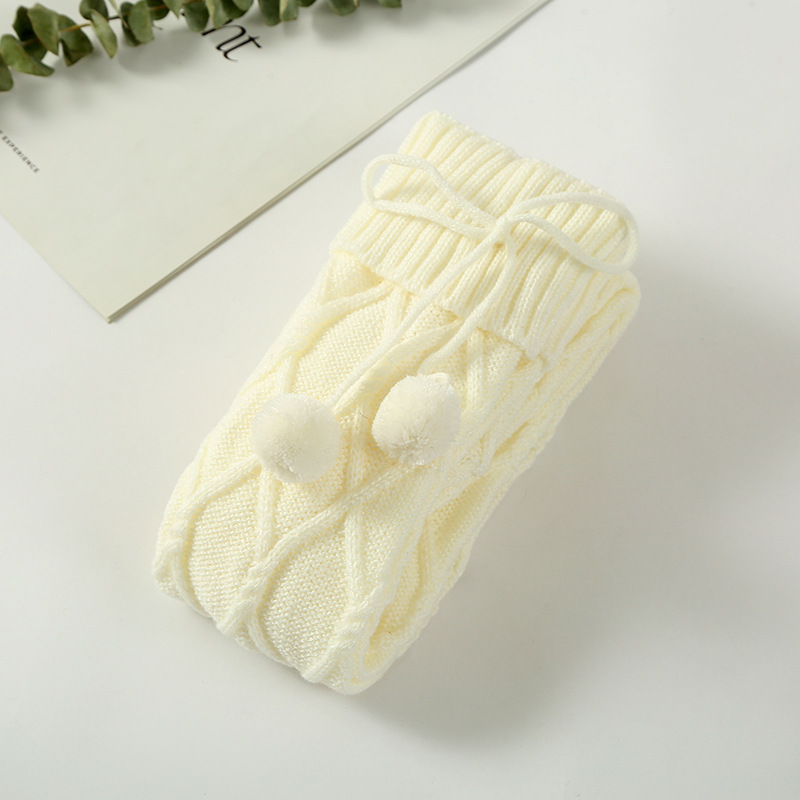 Calcetines blancos por encima de la rodilla