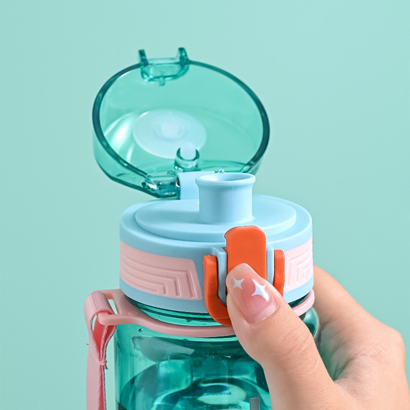 Taza deportiva creativa para niños y estudiantes, de plástico Honda, portátil con cubierta de rebote, ideal para viajes, para beber directamente, venta al por mayor.