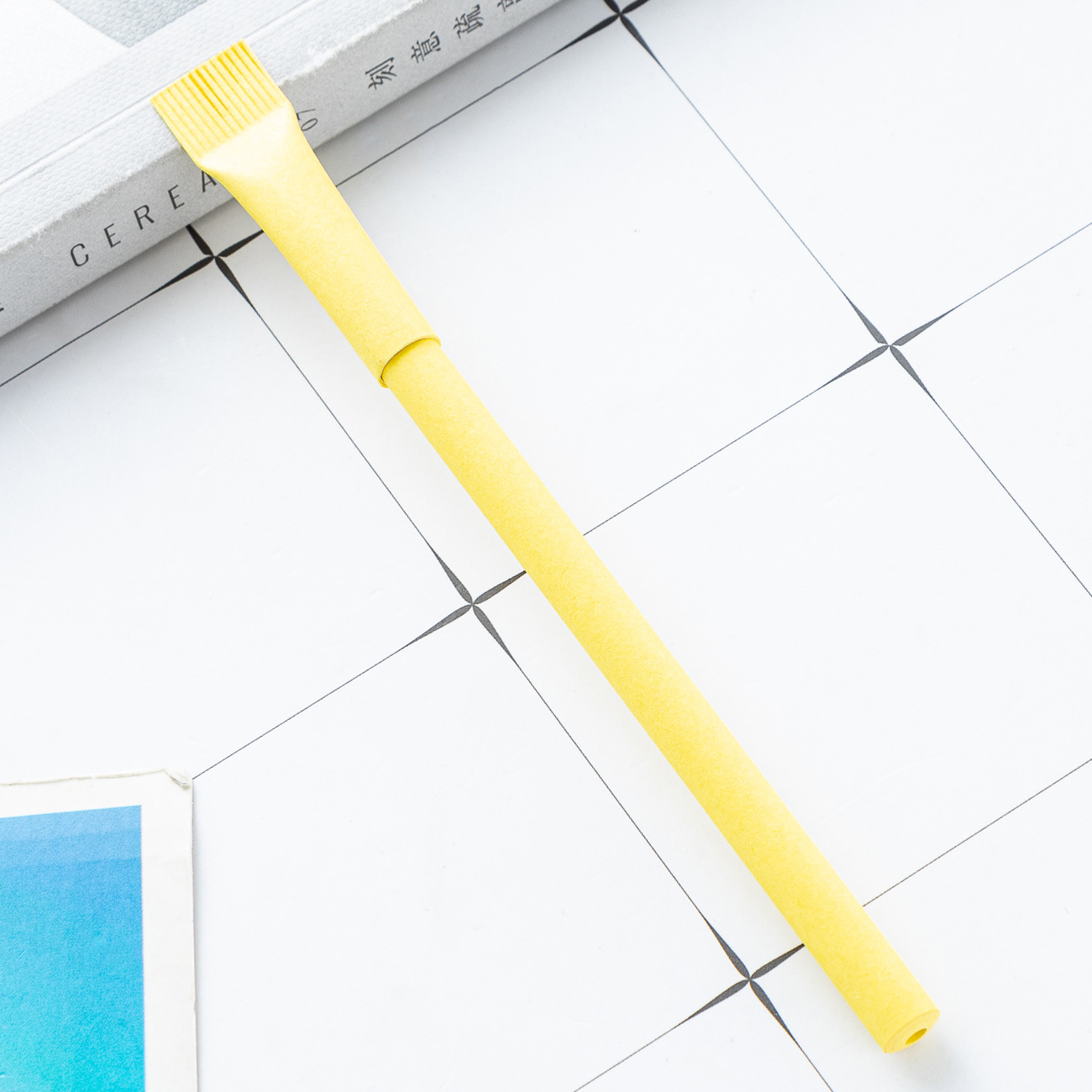 Tubo de papel lápiz de bola impresa logotipo simple lápiz de papel kraft lápiz de tubo de papel lápiz de caramelo creativo lápiz de tubo de papel