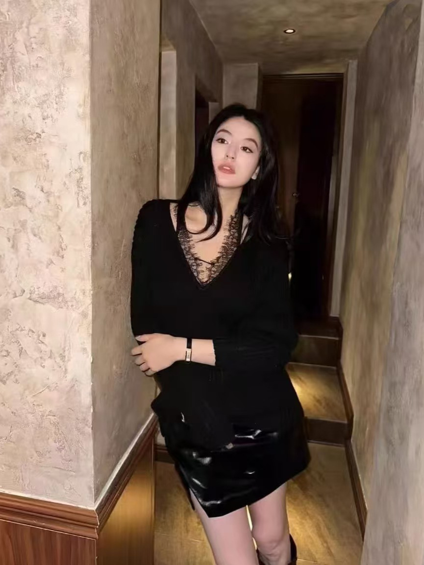 2025ss primavera y verano nuevo estilo Zhang Yifan con el mismo cuello en V suelto de costilla de encaje nicho de diseño de jersey