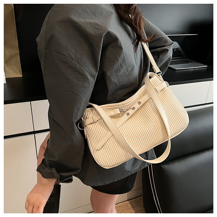 Large-capacity women's summer 2025 new fashion crossbody bag, Korean-style casual single-shoulder armpit commuting bag for work undefined