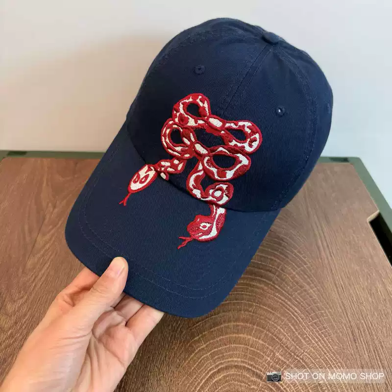 Baseball cap with bow, for beloved