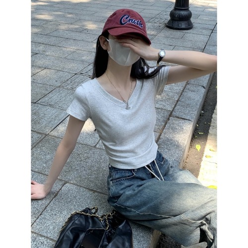 V-neck short-sleeved T-shirt women's 2025 summer new style front shoulder slim slim pleated short student solid color top trendy