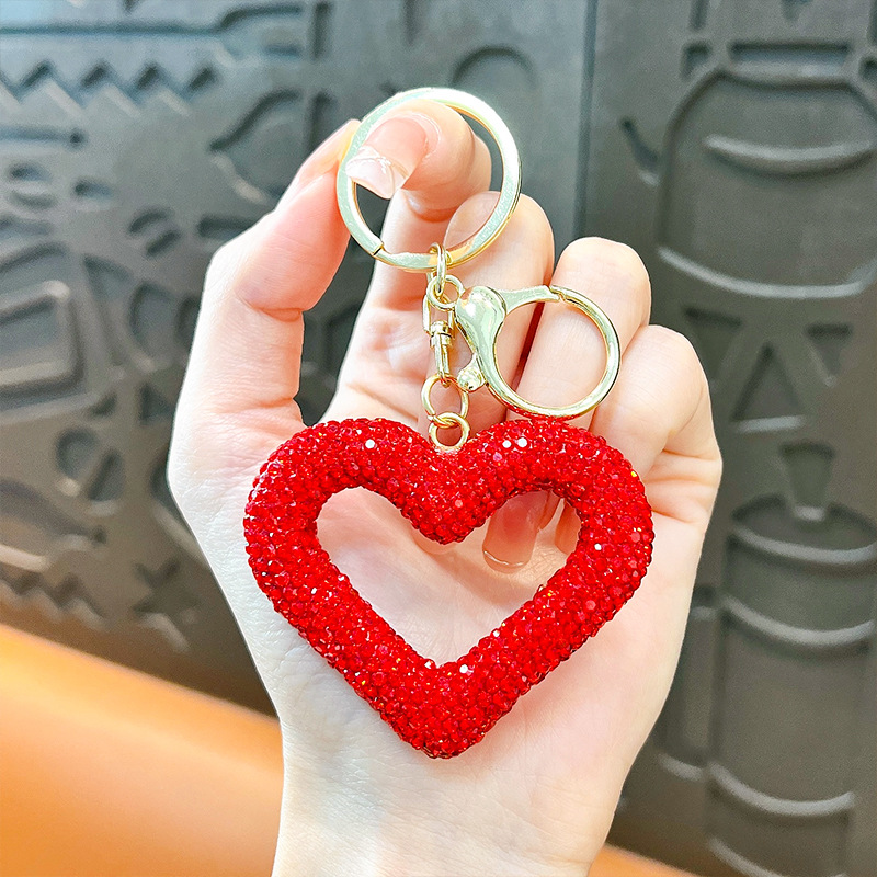 Llavero de corazón de melocotón de diamantes huecos, llavero de coche de amor de diamantes creativos, cubierta de auriculares portátil, colgante pequeño