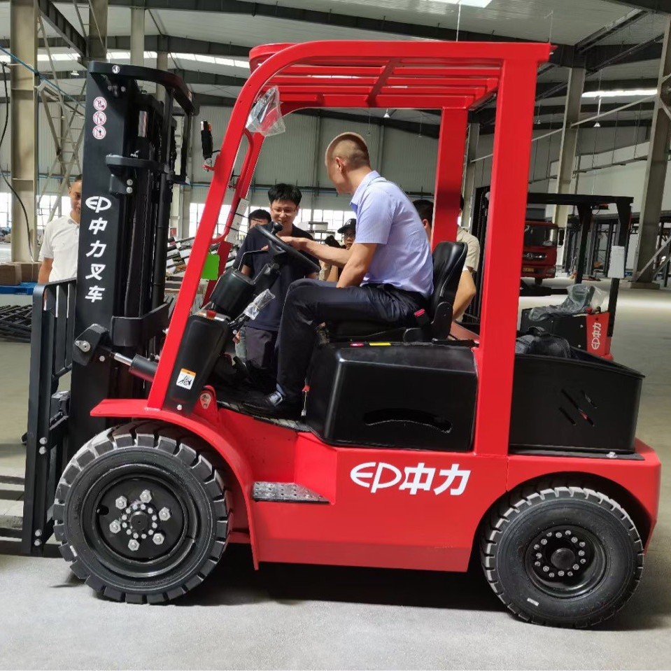 新款平衡重式锂电池电动叉车2.8吨四轮座驾式电动叉车堆高叉车