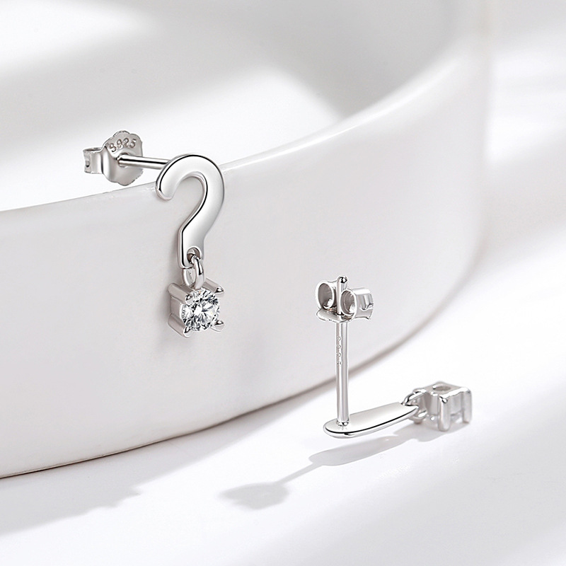 Diversión S925 pendientes de plata esterlina signo de interrogación signo de exclamación estilo coreano símbolo interesante pendientes de moda incrustados en diamantes 925 al por mayor