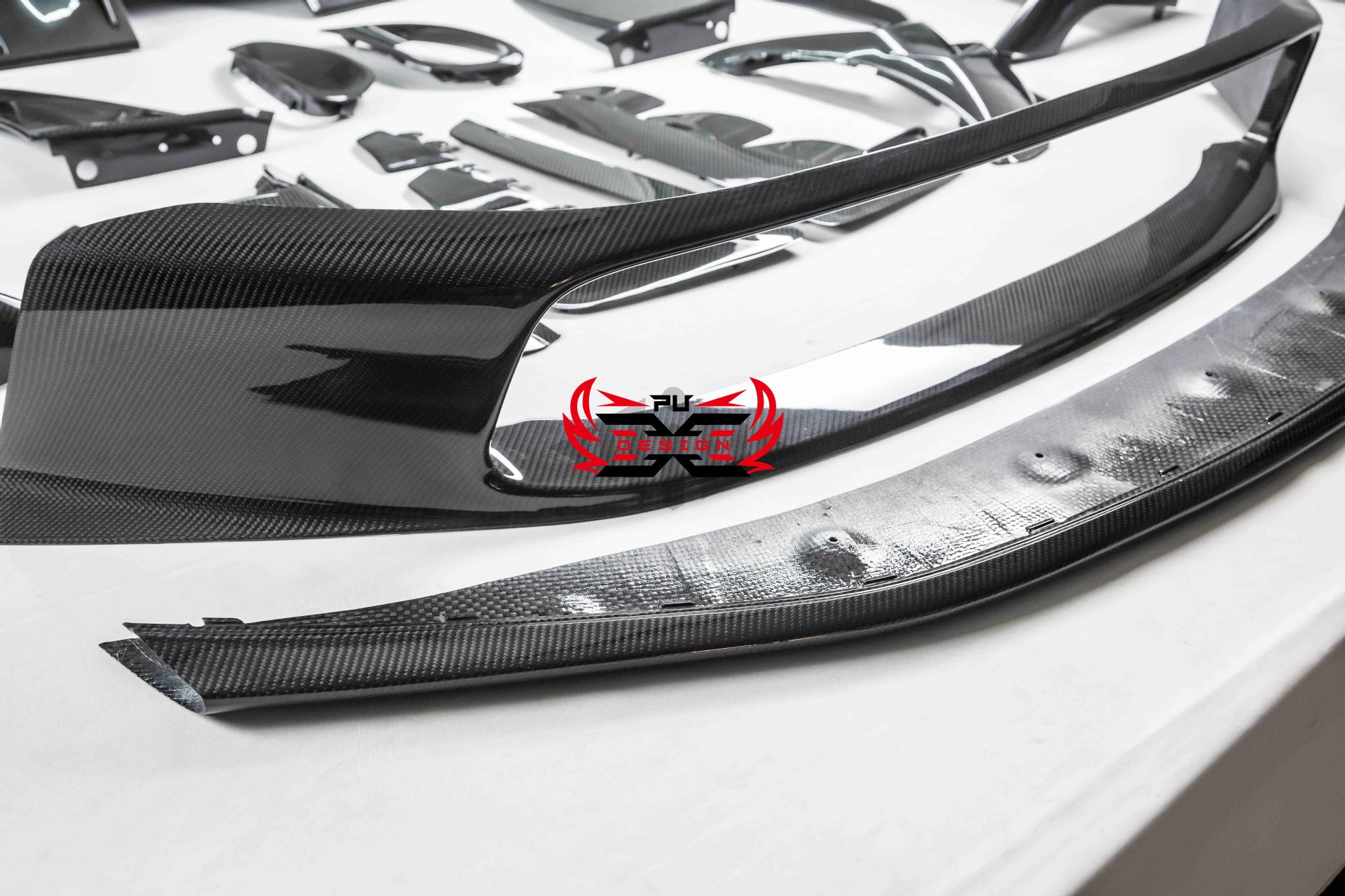 Suitable for Porsche 911 992 GT3RS original dry carbon fiber modification kit, front, middle, rear lip and side skirts