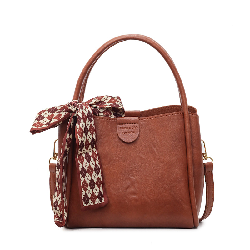 Bagos de transporte retro de estilo extranjero otoño y invierno 2025, nueva moda de un solo hombro, bolsas de cubo simples