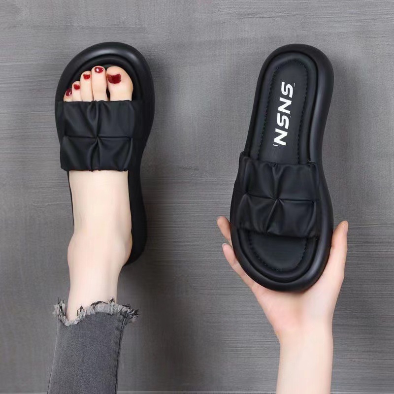 2026 zapatillas de verano de estilo de moda de una palabra zapatillas de mujer con falda de playa zapatillas frías
