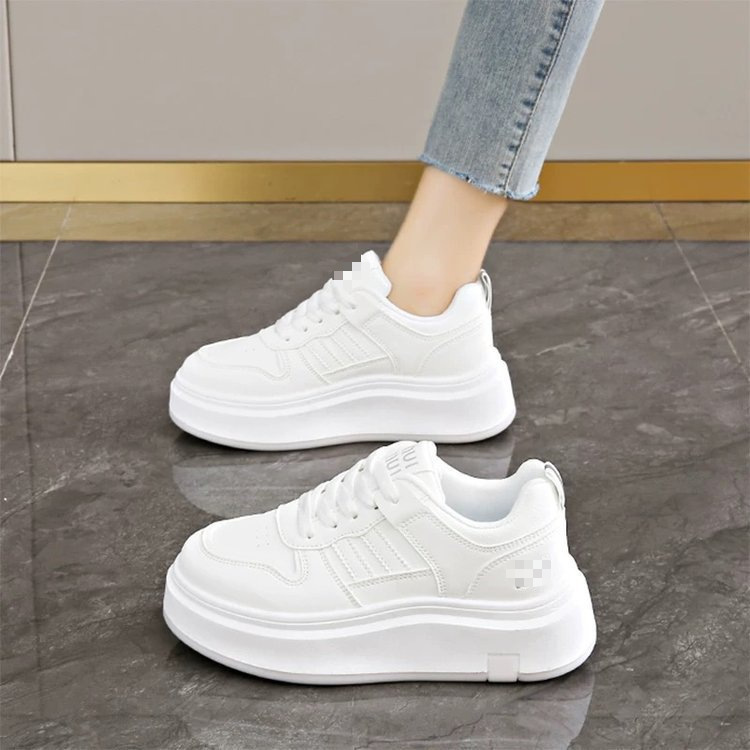 Pequeño muffin fondo grueso antideslizante aumento de altura zapatos blancos para mujeres 2025 primavera nuevo modelo delgado con pantalones de piernas anchas casuales versátiles