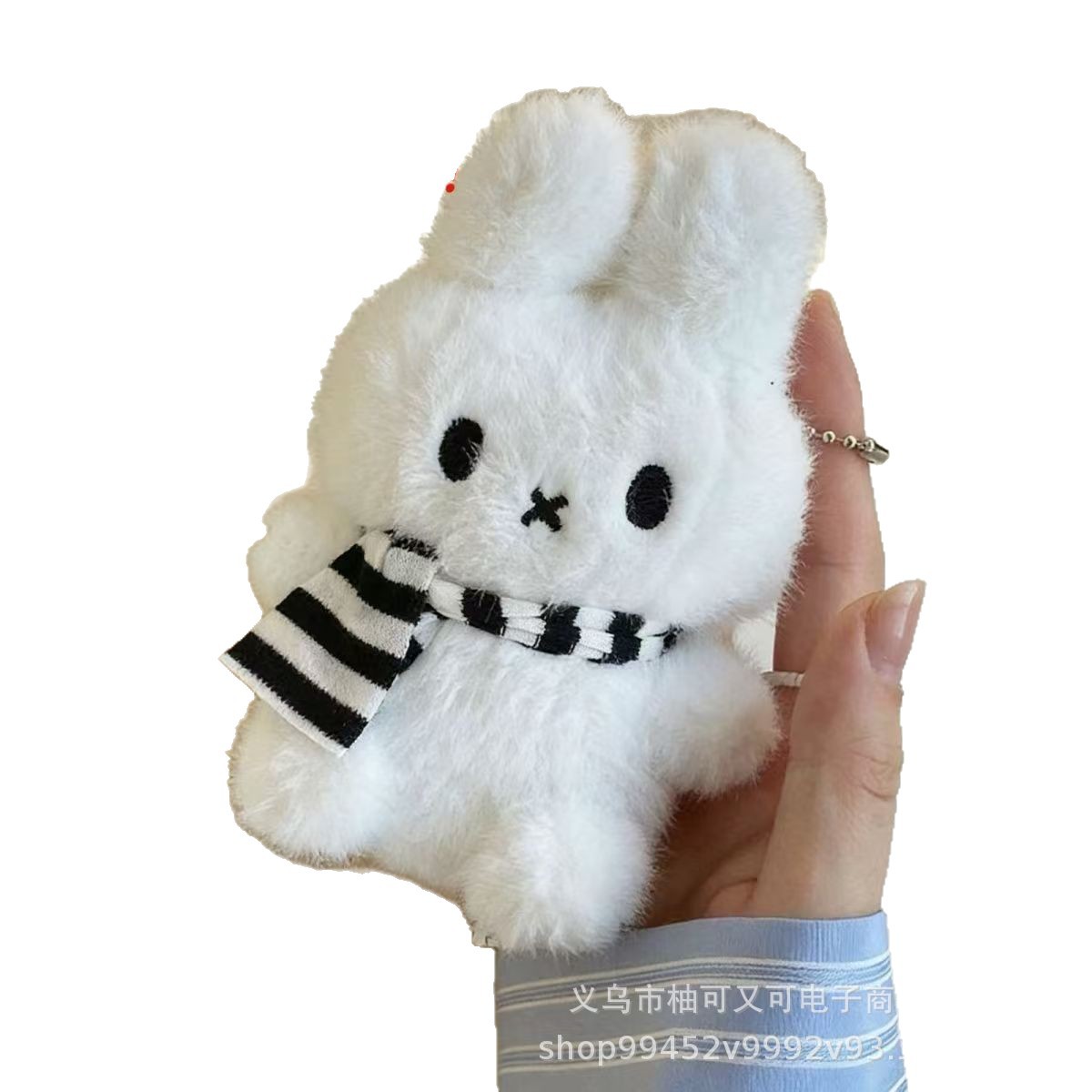 Cute dibujos animados bufandas de color blanco y negro chirriando miffy conejo colgante de peluche llavero muñeca pequeña muñeca colgante