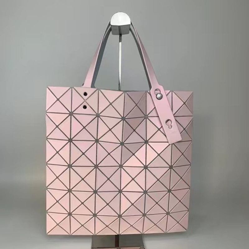 Geometric bag 2022 summer new lifetime women's bag laser rhombus shoulder underarm handbag live supply wholesale