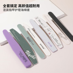ネイルケアを混ぜて、スポンジをこすります。