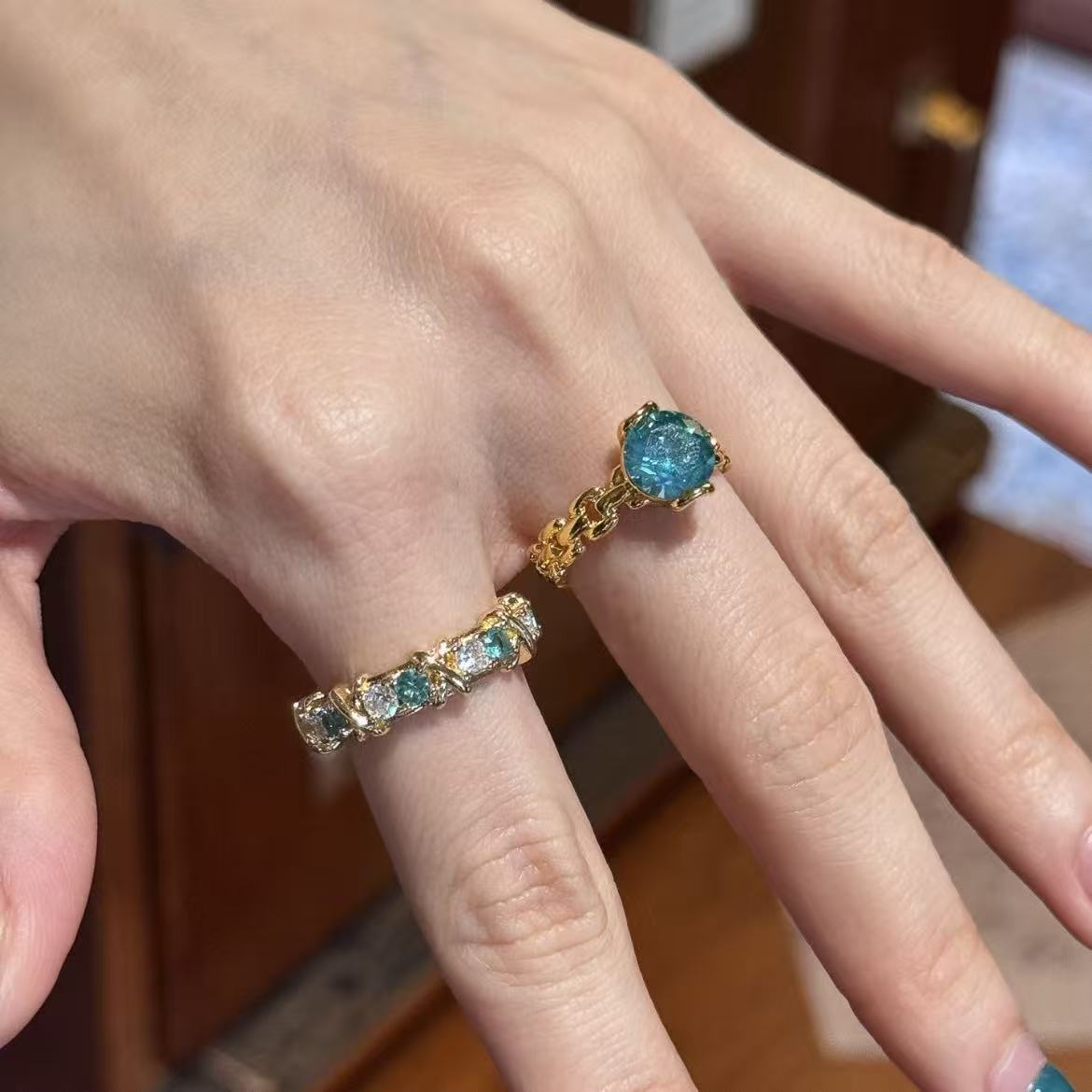 Vintage-Style Blue Zircon Plain Chain Stacking Rings with an Exquisite and Fashionable Niche Design, Similar to Those on Xiaohongshu