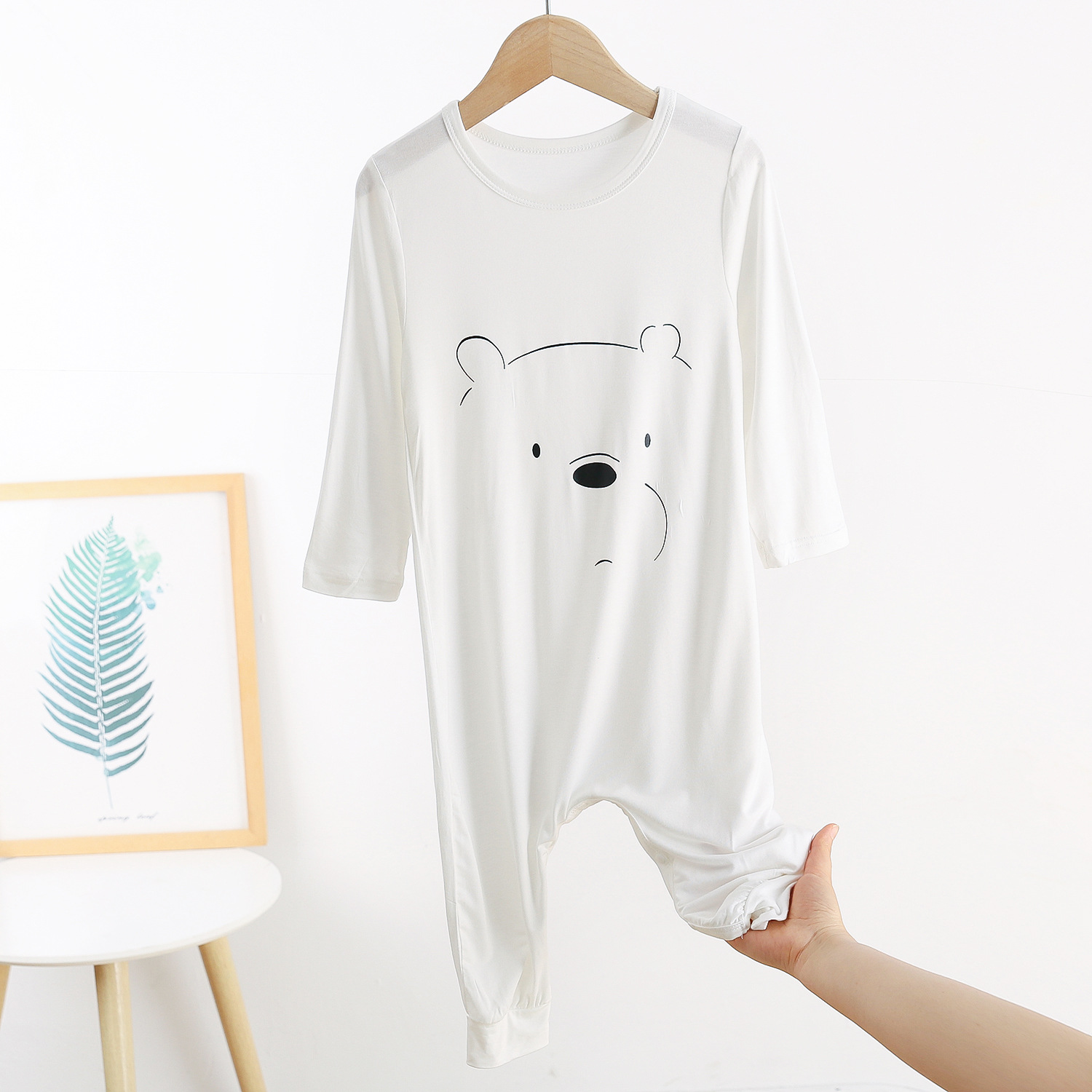Long -sleeved white