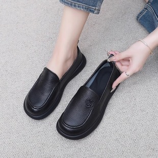First-Layer Cowhide Soft-Soled Soft-Surface Mother's Shoes for Women 2025 Spring, Summer and Autumn Round-Toe Slip-On Leather Shoes for Middle-Aged and Elderly Women