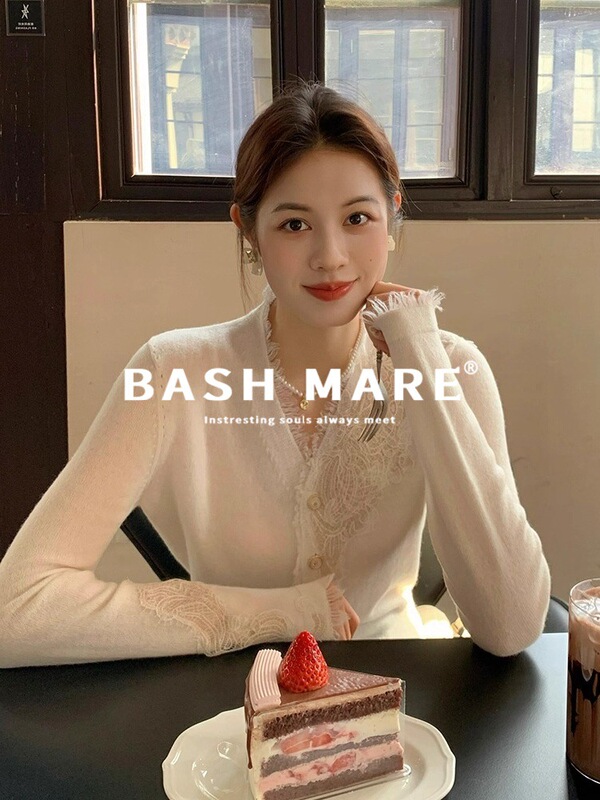 BASH MARE法式初秋温柔气质蕾丝拼接长袖针织上衣短款内搭V领毛衣|undefined