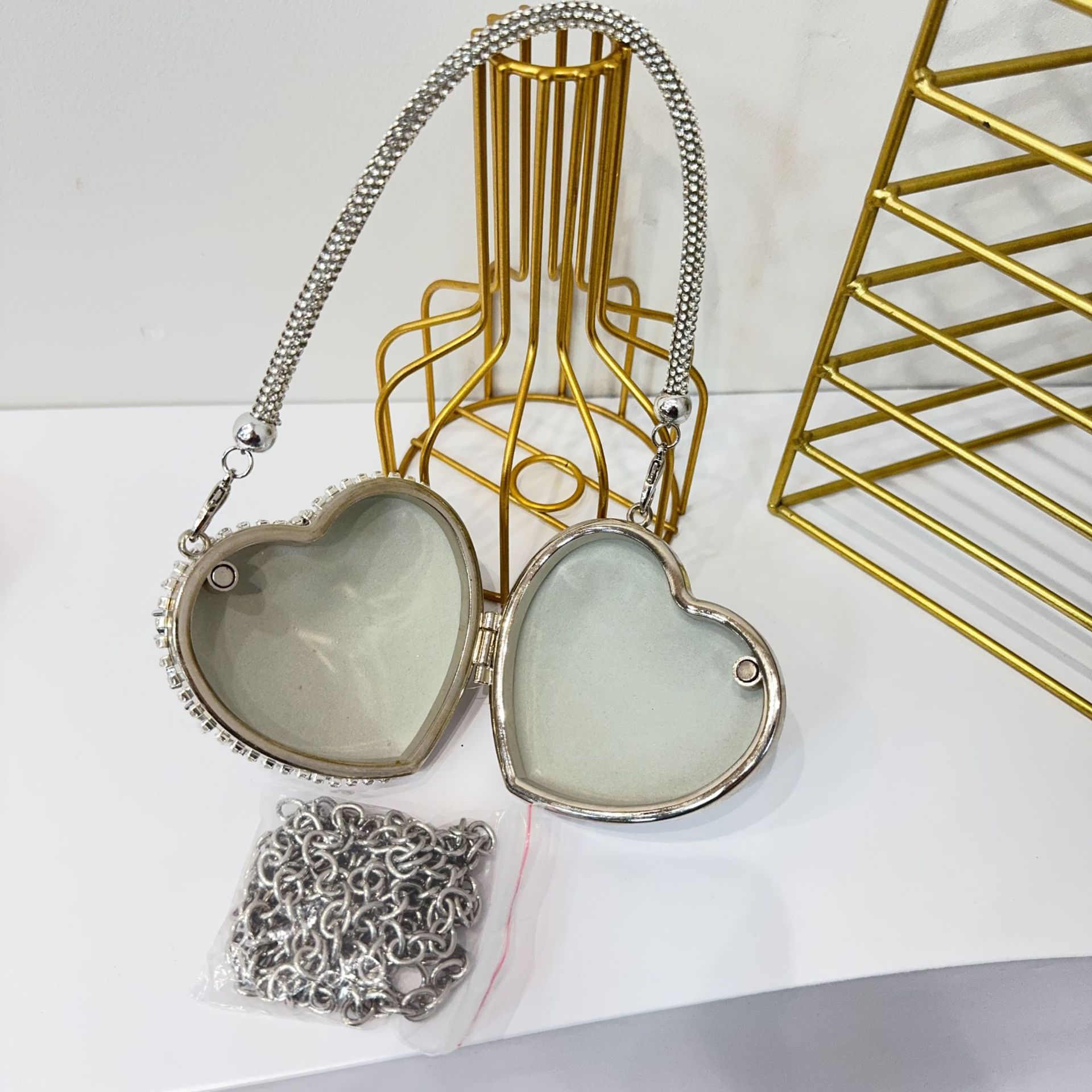 240g Weight Magnetic Buckle Closure Type Single Shoulder Strap Strap Type Shoulder Bag Bags Type Party Occasion Acrylic Material Women's Backpack Backpack Heart Shape Pattern All Seasons Season Women's Gender Elegant Style Heart-shaped Shape Arylic Heart Shape Heart-shaped Evening Bags 9