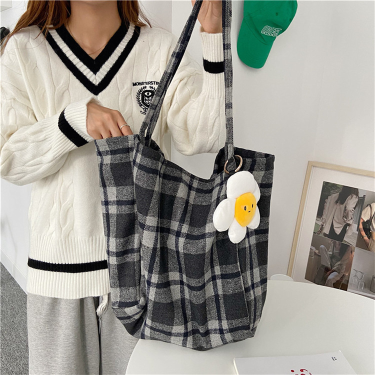 0981 Simple ins checkered woolen single-shoulder bag, hand-held cloth bag, student large-capacity shopping bag, laid-back style women's bag undefined