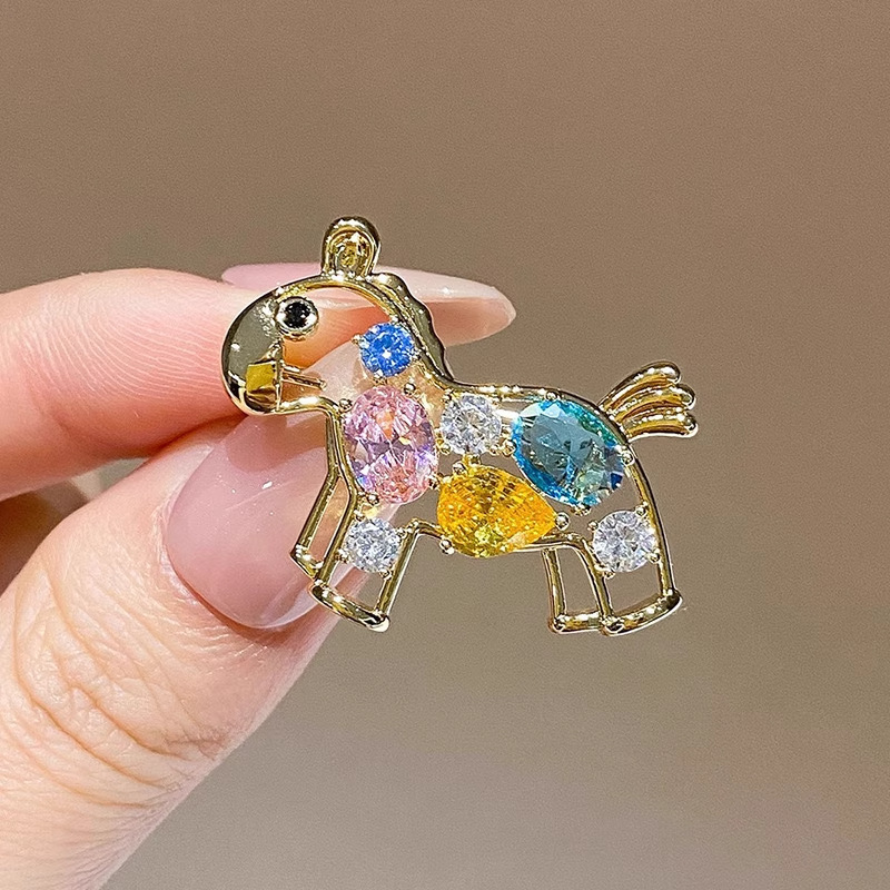 Broche de dibujos animados de Año Nuevo adorable año del caballo pequeño regalo pin accesorios insignia de Año Nuevo ropa decoración al por mayor