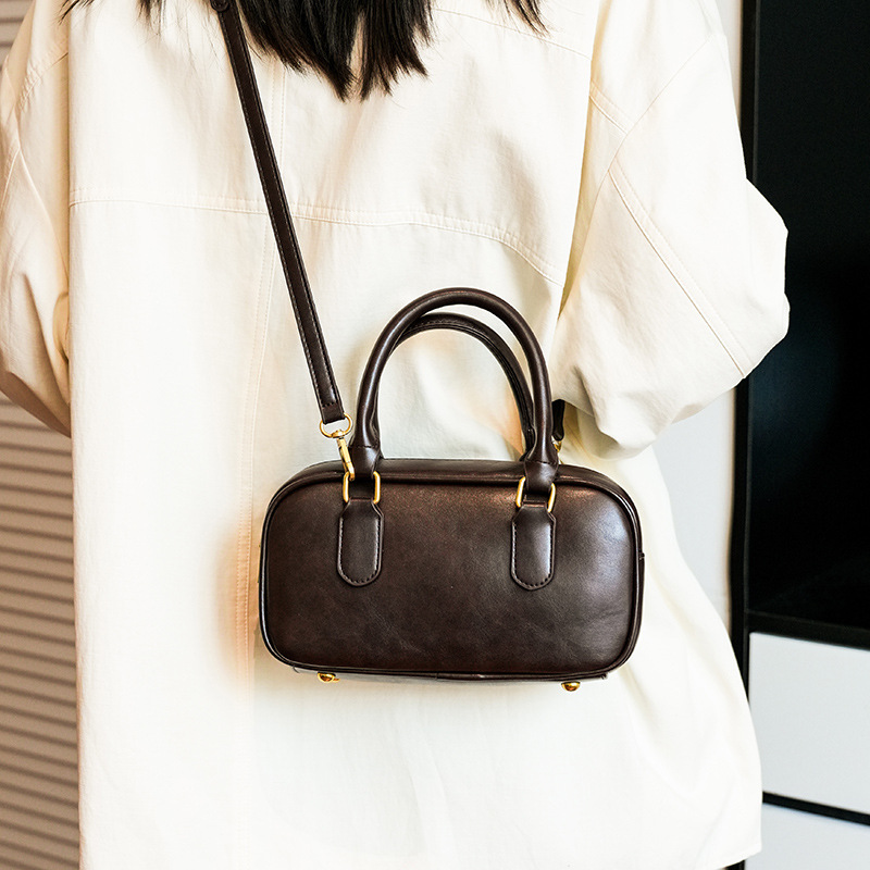 2026 Autumn New Trendy Retro Shoulder Bag Commuter Crossbody Bag High-Value Maillard Handbag for Women