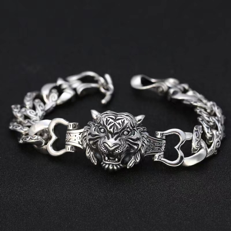 S925 Thai silver retro trendy men's creative bracelet domineering new tiger head this year personality silver bracelet bracelet wholesale S925 Thai silver retro trendy men's creative bracelet domineering new tiger head this year personality silver bracelet bracelet wholesale
