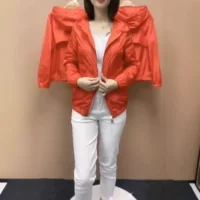 9179 Big Aimei Yiyuan 2023 летнее Новое корейское женское солнцезащитное короткое пальто с капюшоном, однотонное модное
