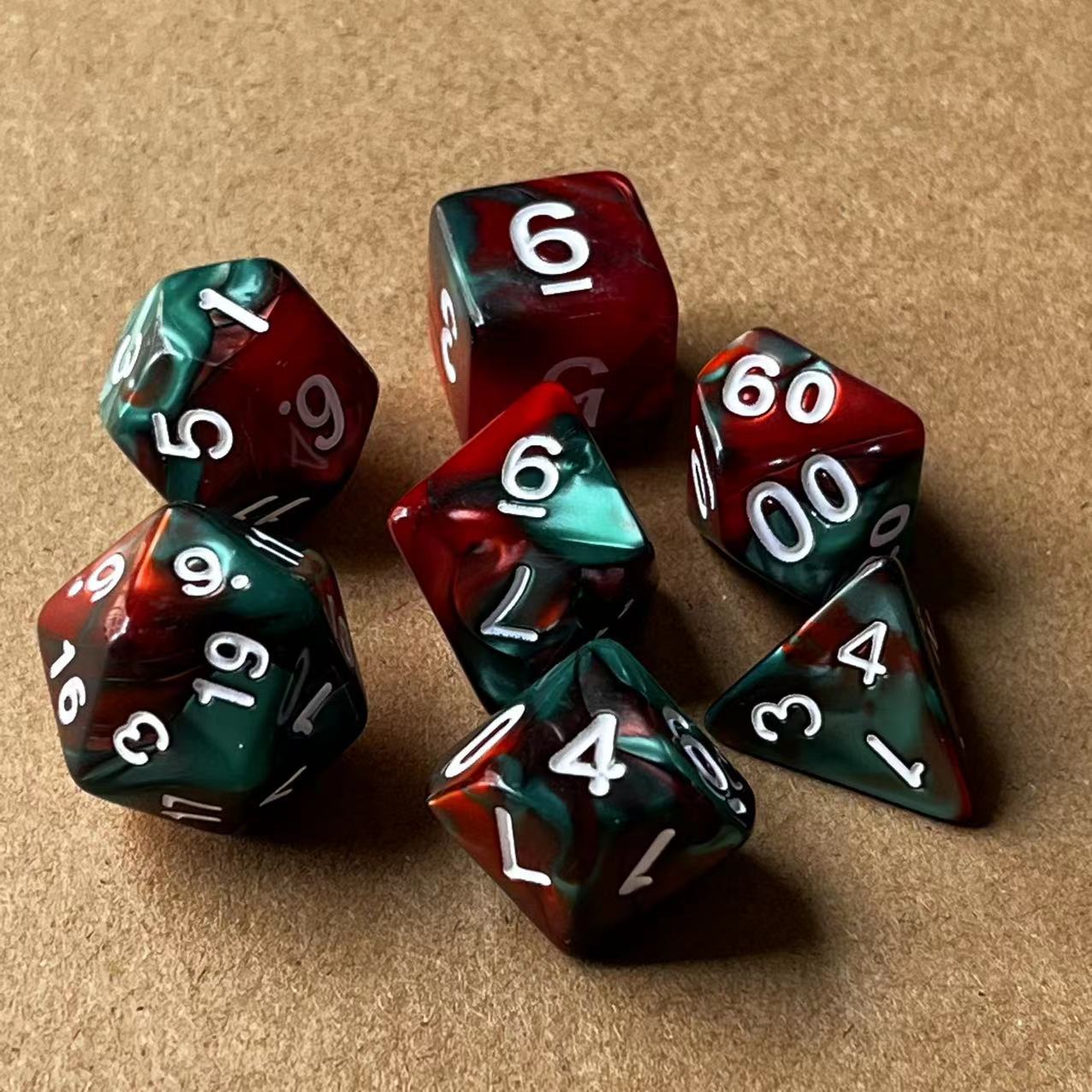 Juego de dados multicolores de dos colores, suministro transfronterizo, juego de 7 piezas, juego de tamiz digital, los dados de juego se pueden combinar