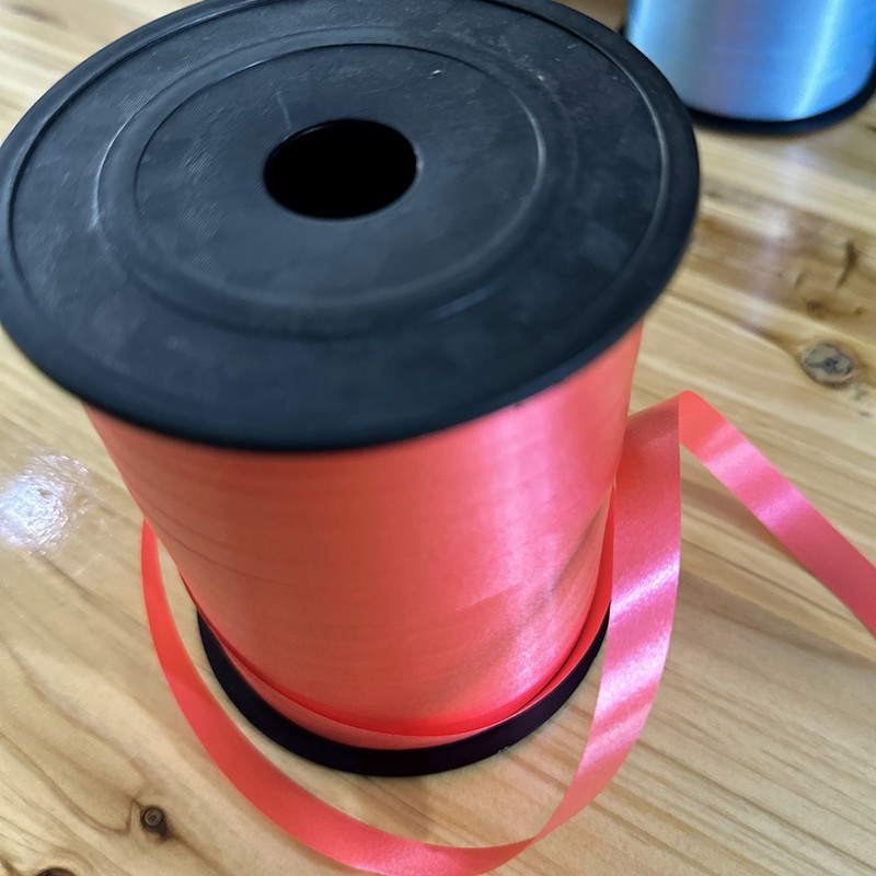 Cinta en relieve de banda plana de plástico de 10mm de ancho 200 m de largo cinta de globo correa de selección de tamaño múltiple