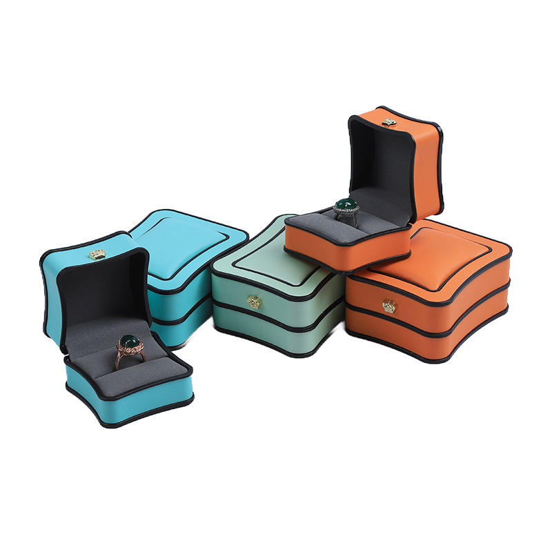 Caja de joyería corona pequeña cintura pu pendientes collar caja de anillo joyería caja de embalaje de joyería de ángulo redondeado alta sensación en stock